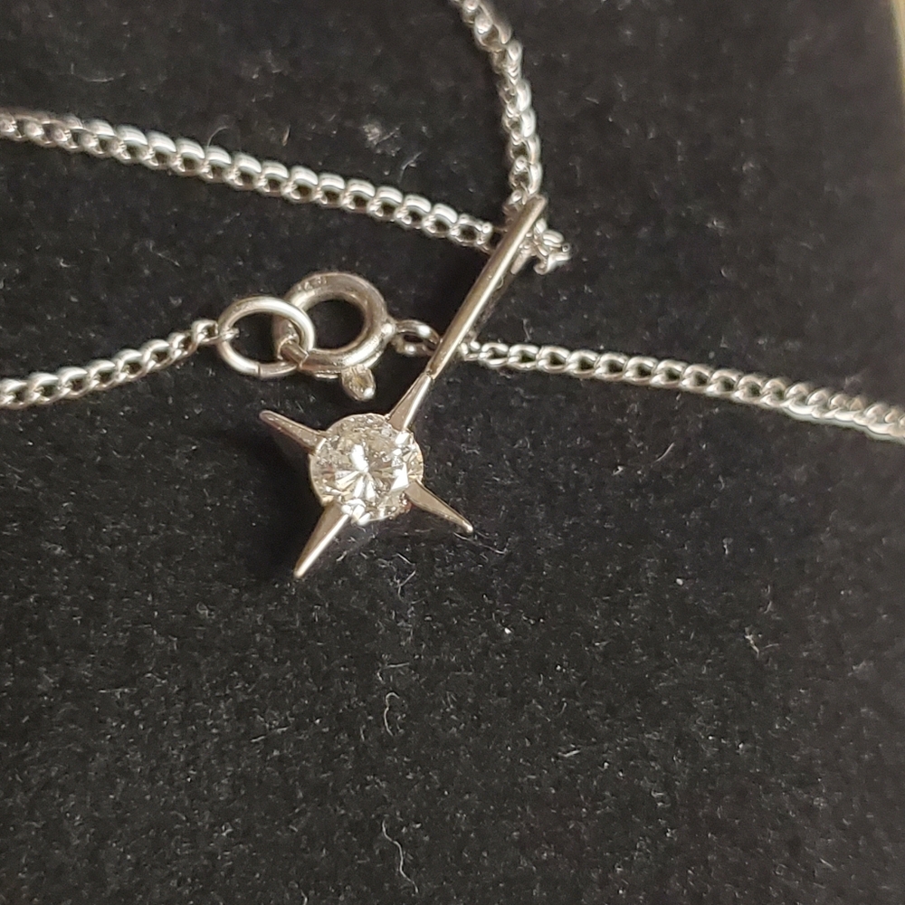 14kt white gold diamond Solitaire pendant and chain necklace